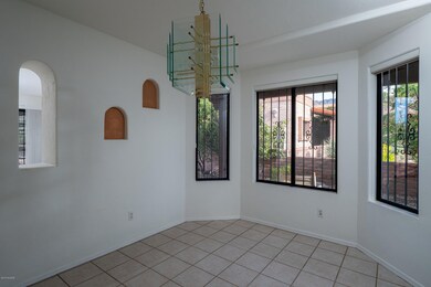Formal Dining w/Bay Window