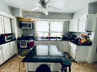 554 S Mcalister Ave, Waukegan, IL 60085 - photo 5