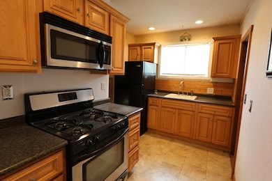 70 Biscayne Ave, Weymouth, MA 02188 - photo 6