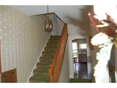 Entry/Foyer.