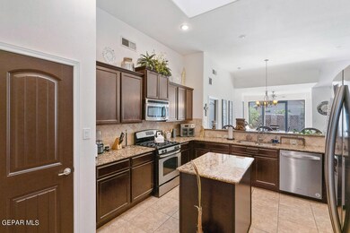 14408 Desert Ocotillo Dr, Horizon City, TX 79928 - photo 4