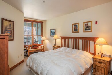 620 Mountain Village Blvd-009-009-Bedroo