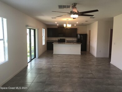 dinning room to kitchen