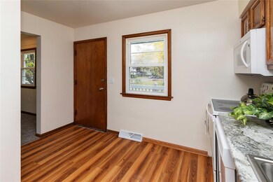 1311 11th St, Des Moines, IA 50314 - photo 4