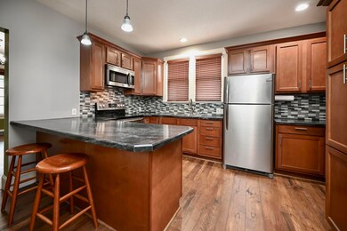 7 Kitchen & Breakfast Bar