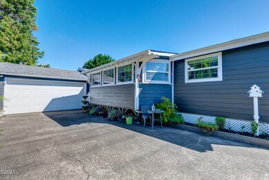 Attached Garage/Sun Room