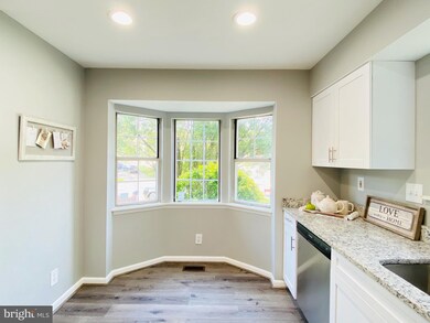 6805 Central Hills Ct, Hyattsville, MD 20785 - photo 3