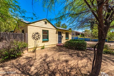 2905 E Lester St__013