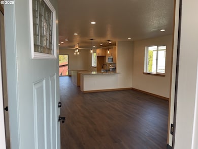 300 Jellison Ave, Amity, OR 97101 - photo 4