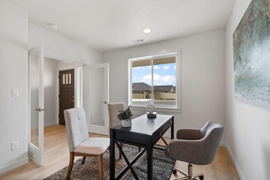 981 NW Teak Ct, Redmond, OR 97756 - photo 7