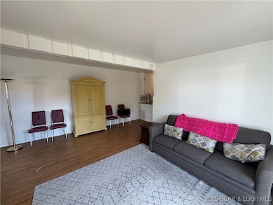 404 & 406 S Hunter St, Versailles, MO 64084 - photo 2