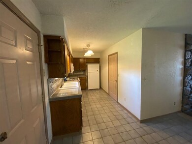 819 W D Ave, Cache, OK 73527 - photo 7