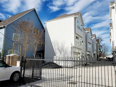 716 Link Rd unit A, Houston, TX 77009 - photo 2