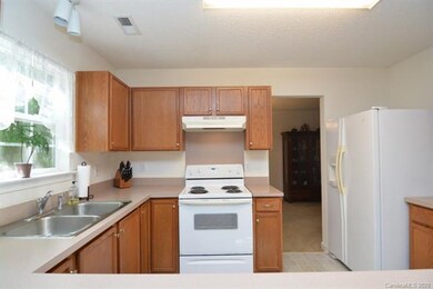 1092 Valley Forge Dr, Clover, SC 29710 - photo 4