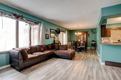 207 Crestwood Dr, Columbus Junction, IA 52738 - photo 5