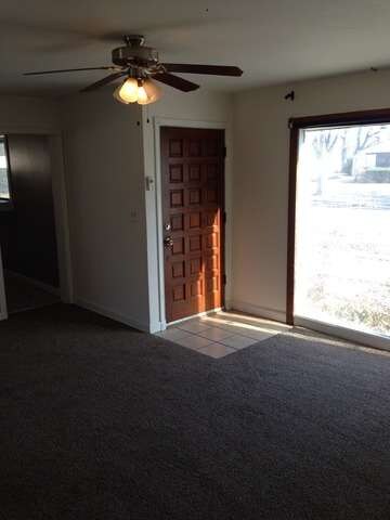 62 Sparrow Rd, Carpentersville, IL 60110 - photo 2