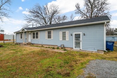 102 E Main St, Chouteau, OK 74337 - photo 3