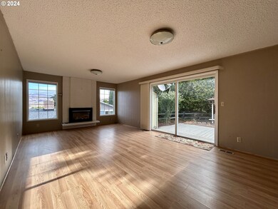 2104 Lewis St, the Dalles, OR 97058 - photo 3