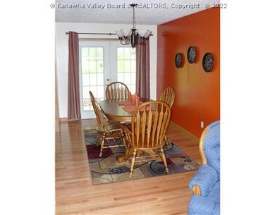 219 Pine Cir, Dunbar, WV 25064 - photo 5