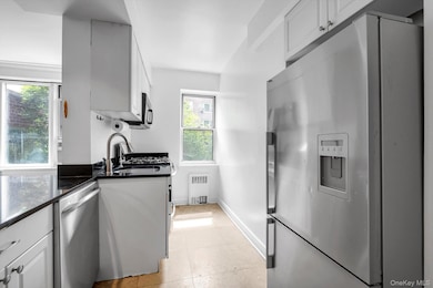 Hudson Manor Terrace unit 1DW, Bronx, NY 10463 - photo 4