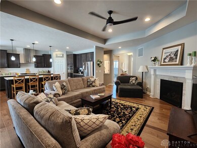 Great Room, tray ceiling,
Paddle fan, recessed li