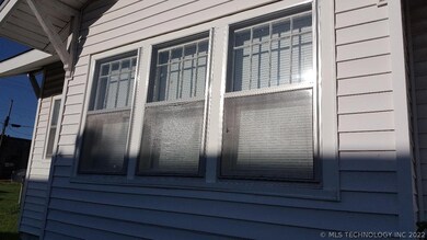 722 W Broadway St, Henryetta, OK 74437 - photo 4