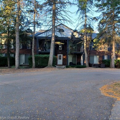 31045 Pheasant Run St, Farmington Hills, MI 48334 - photo 2