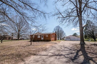 414 Jane Sowers Rd, Statesville, NC 28625 - photo 2