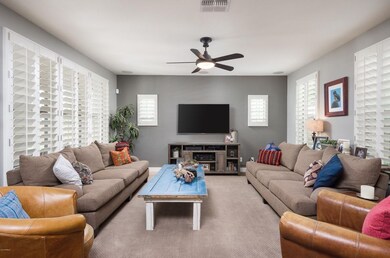 006_Family Room