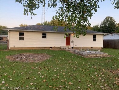 906 Enid St, Muldrow, OK 74948 - photo 5