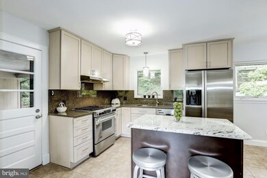 6434 Lakeview Dr, Falls Church, VA 22041 - photo 6