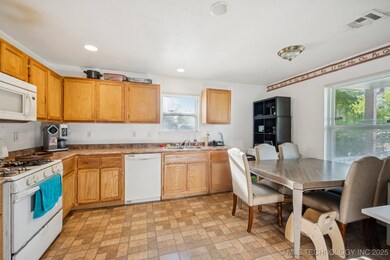 1915 E 27th St N, Tulsa, OK 74110 - photo 6