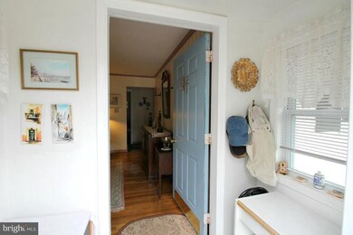 6712 Osborn St, Falls Church, VA 22046 - photo 3