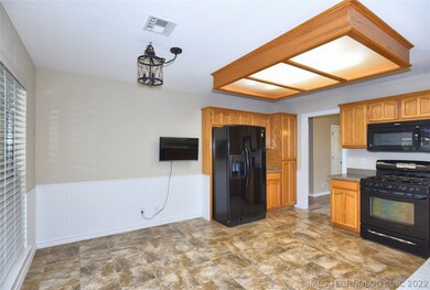 Large Dining Nook!