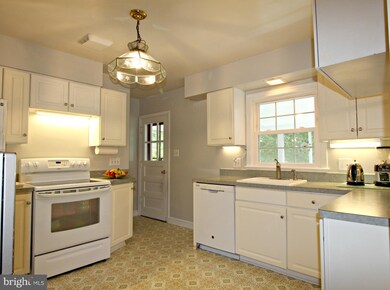 2235 Highland Ave, Falls Church, VA 22046 - photo 7