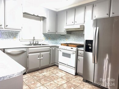 1942 Old Highway 221, Marion, NC 28752 - photo 6