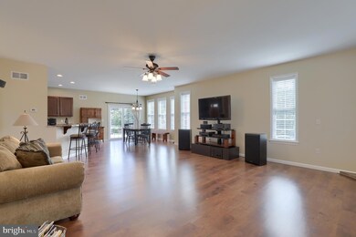 529 Landon Cir, Ephrata, PA 17522 - photo 5