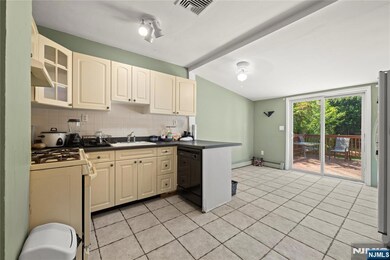 405 Clifton Blvd, Clifton, NJ 07013 - photo 5