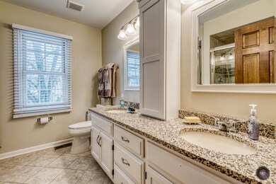 721 Burgess Hill Rd unit 2, Naperville, IL 60565 - photo 2