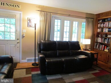 704 N Waverly St, Reading, PA 19607 - photo 7