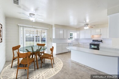 25 dining and kitchen staged