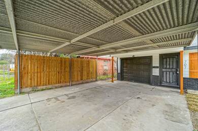 707 E 43rd St, Houston, TX 77022 - photo 3