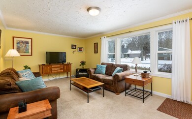 large front livingroom!