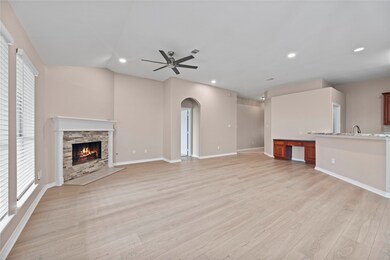 5215 Bailey Ln, Alvin, TX 77511 - photo 6