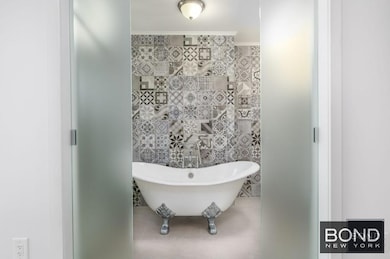 11-49 Welling Ct unit 3, Astoria, NY 11102 - photo 6