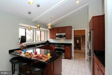 6820 Carlynn Ct, Bethesda, MD 20817 - photo 7