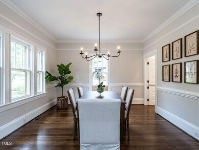 008-1280x960-dining-room