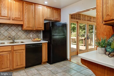 9426 Winterberry Ln, Fairfax, VA 22032 - photo 5