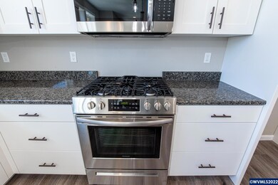 1233 S 10th St, Independence, OR 97351 - photo 2