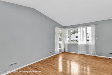 Living and Dining Room (3)